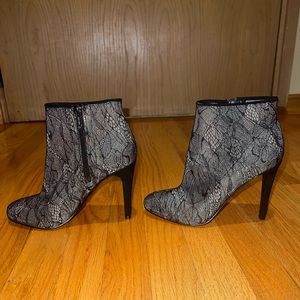 Jessica Simpson booties never worn